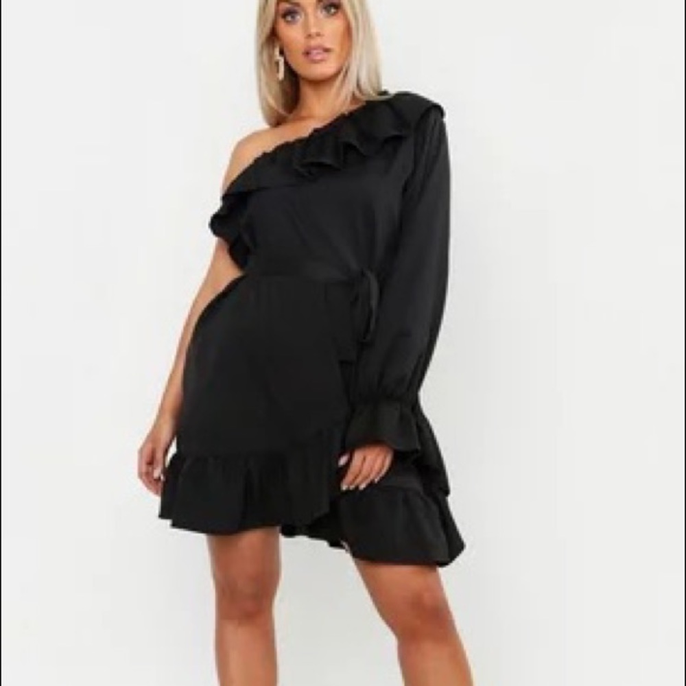 Boohoo One Shoulder Longe Sleeve Ruffle Dress